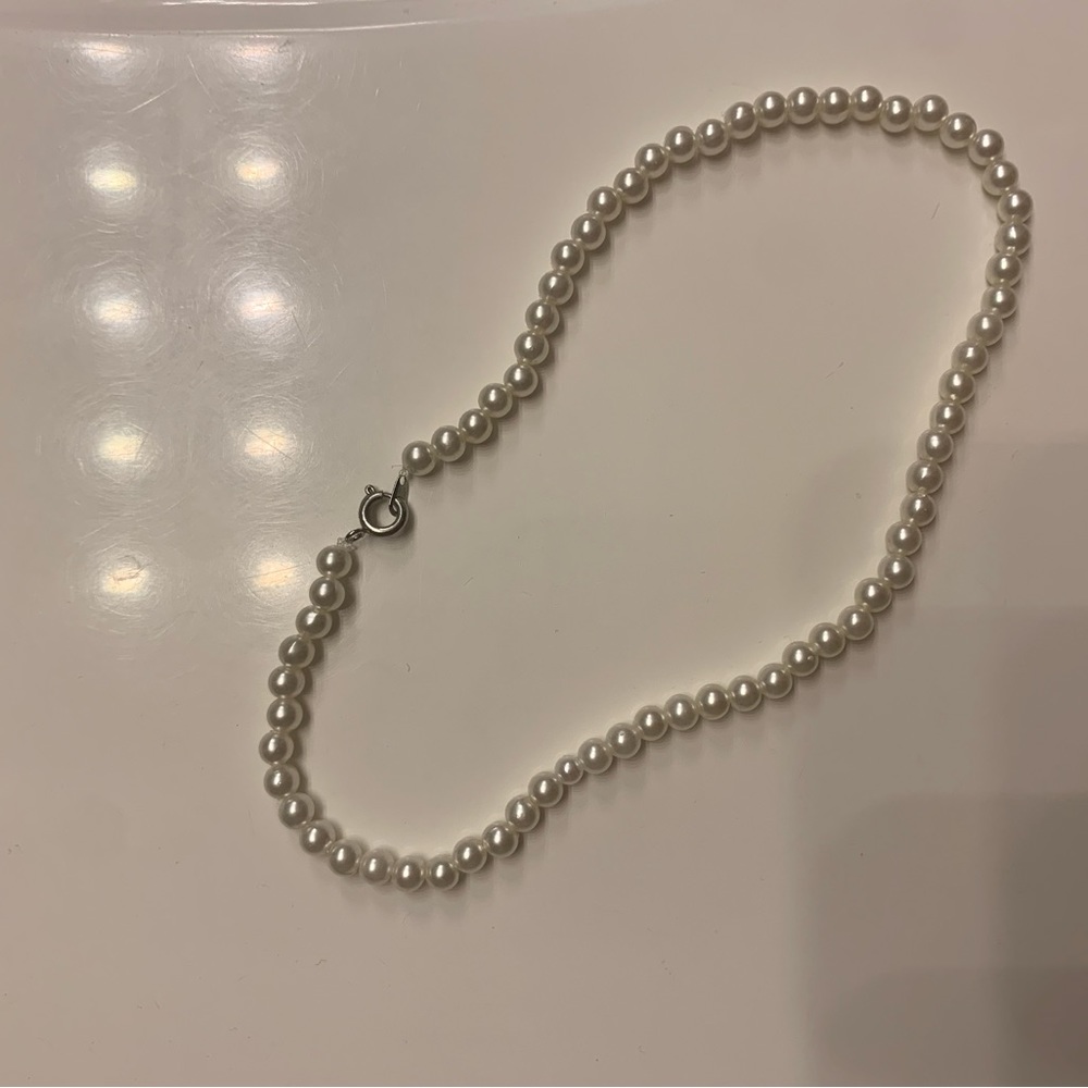 white pearl choker necklace